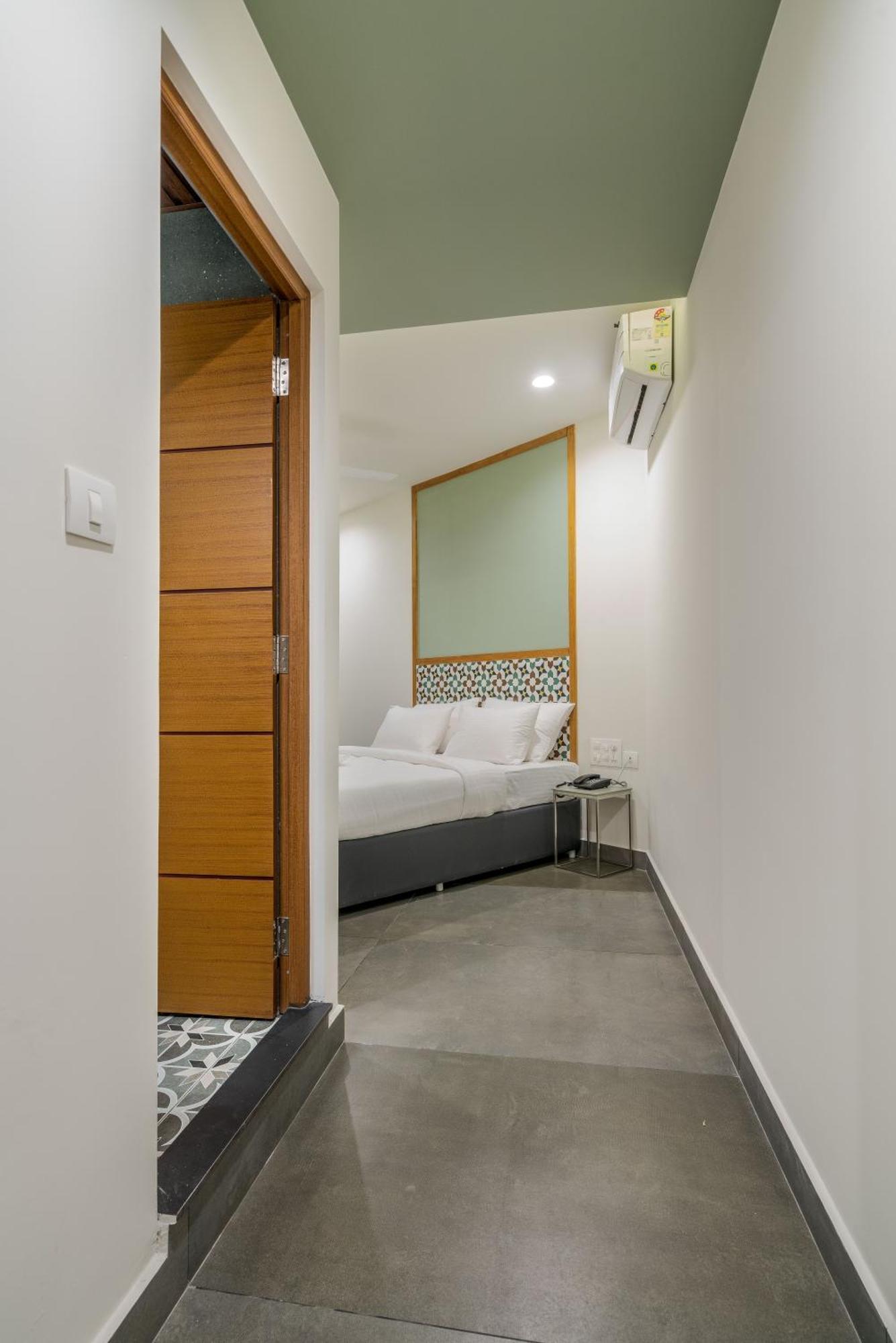 Hotel Aryaas Regent Kochi Exterior foto