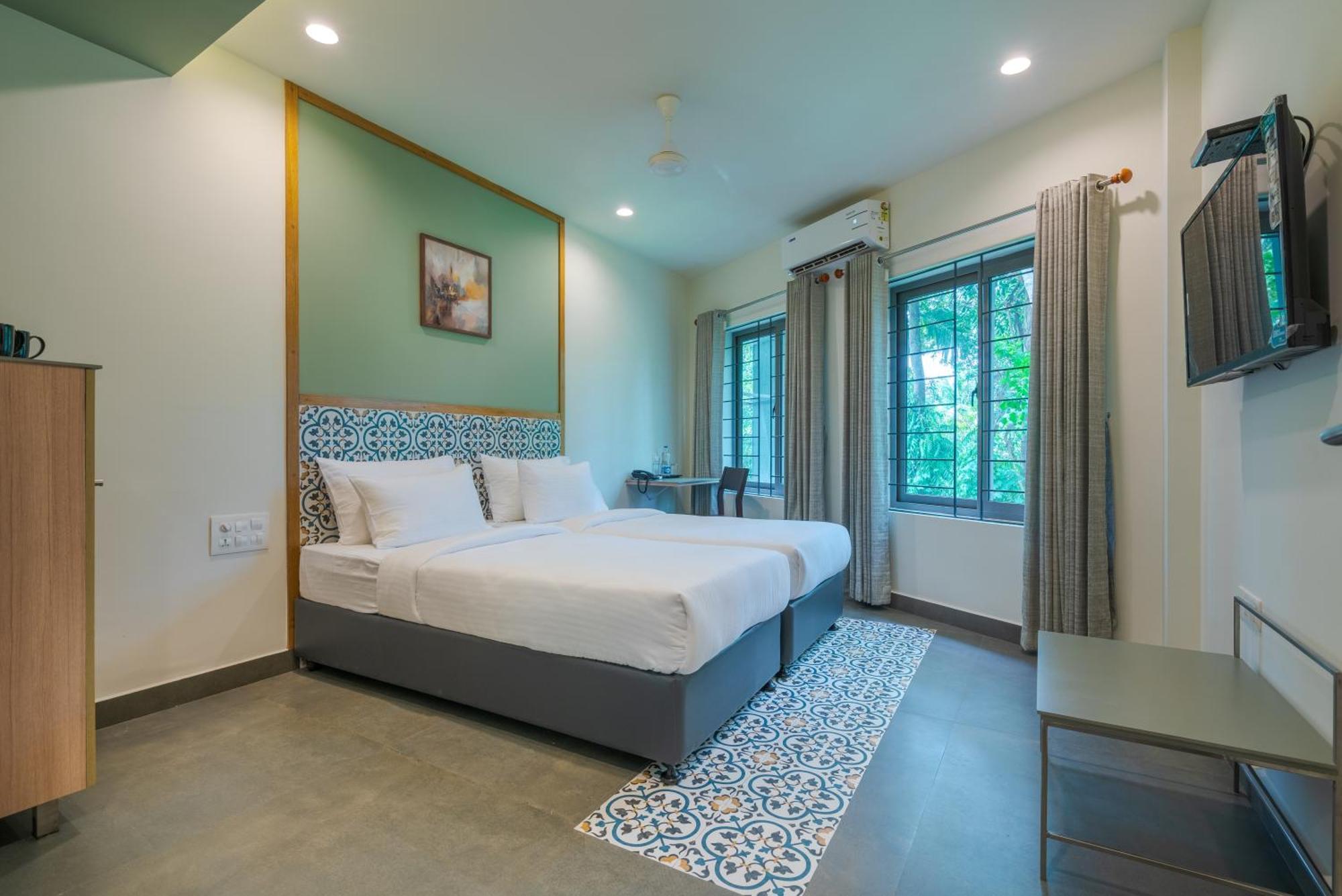 Hotel Aryaas Regent Kochi Exterior foto