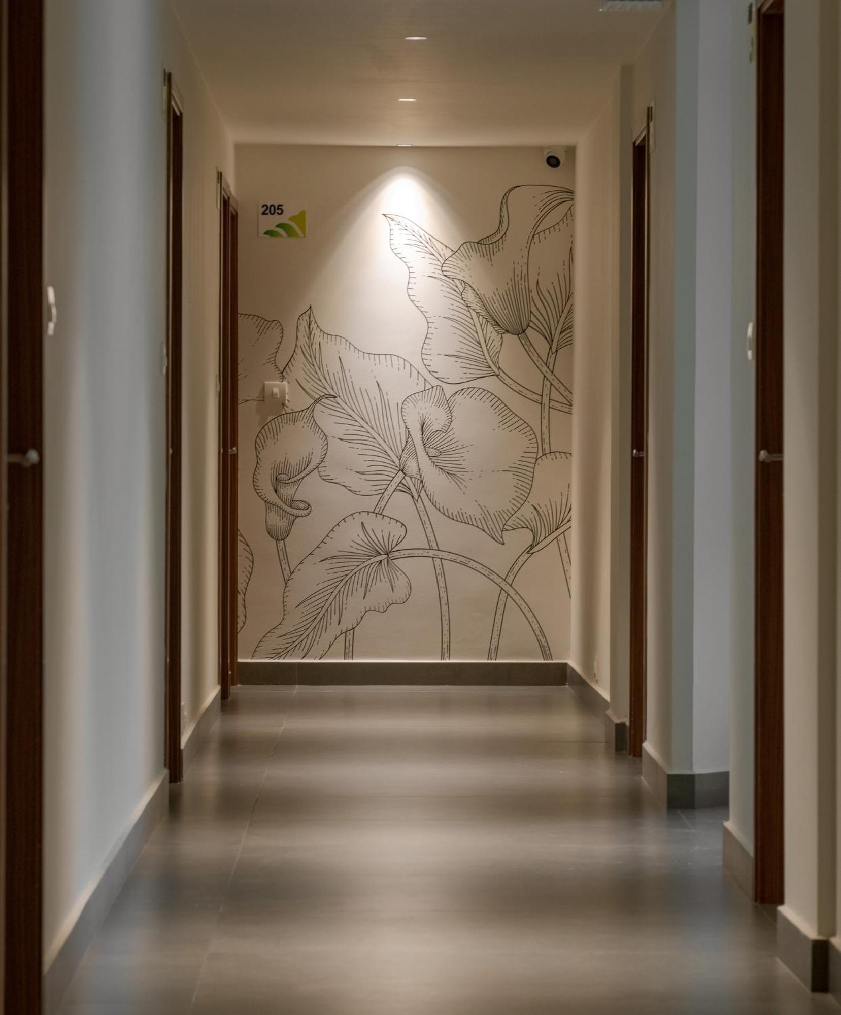 Hotel Aryaas Regent Kochi Exterior foto