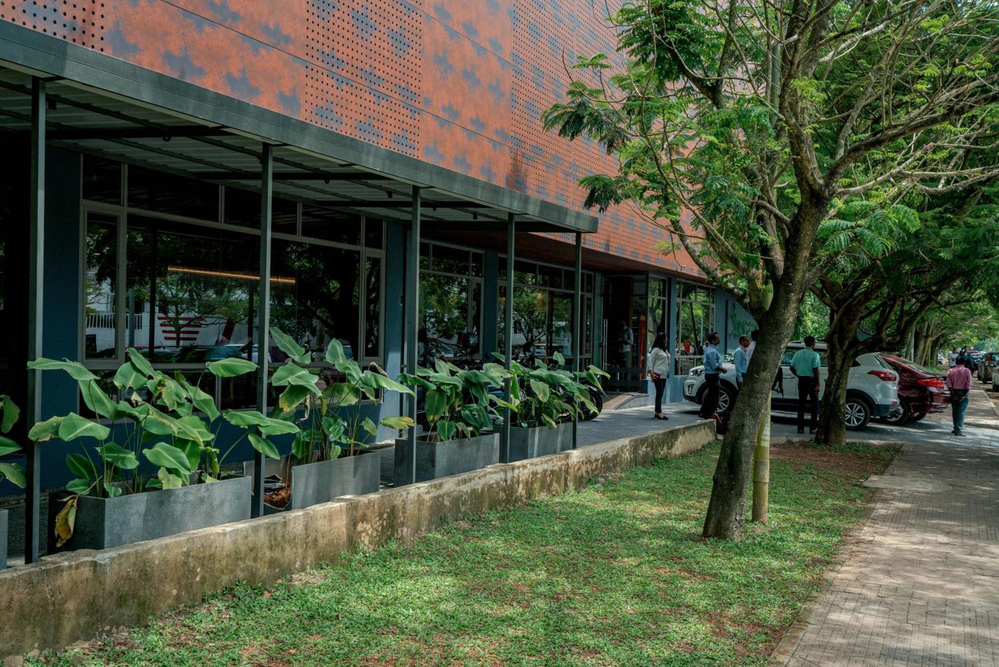 Hotel Aryaas Regent Kochi Exterior foto