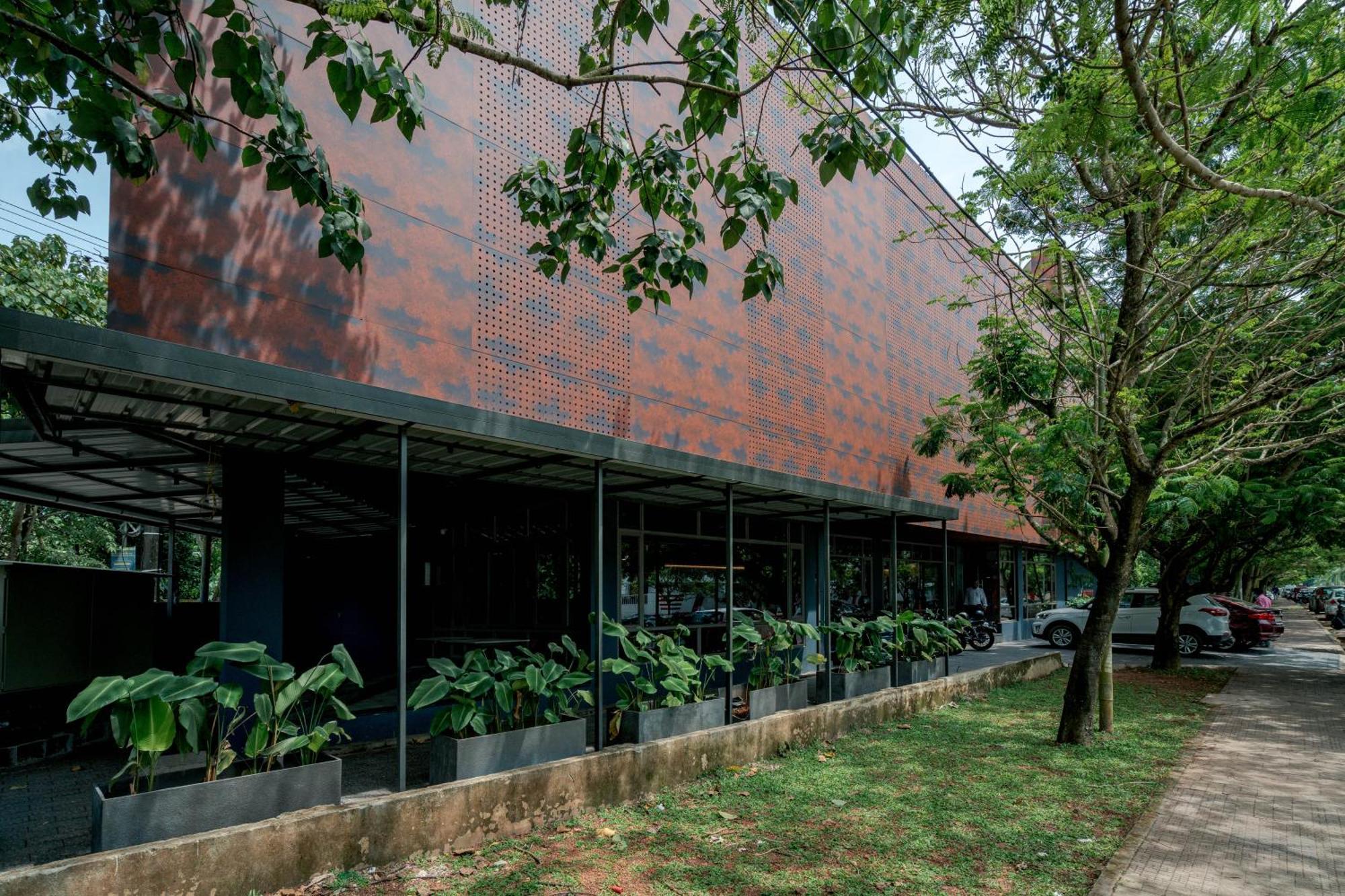 Hotel Aryaas Regent Kochi Exterior foto