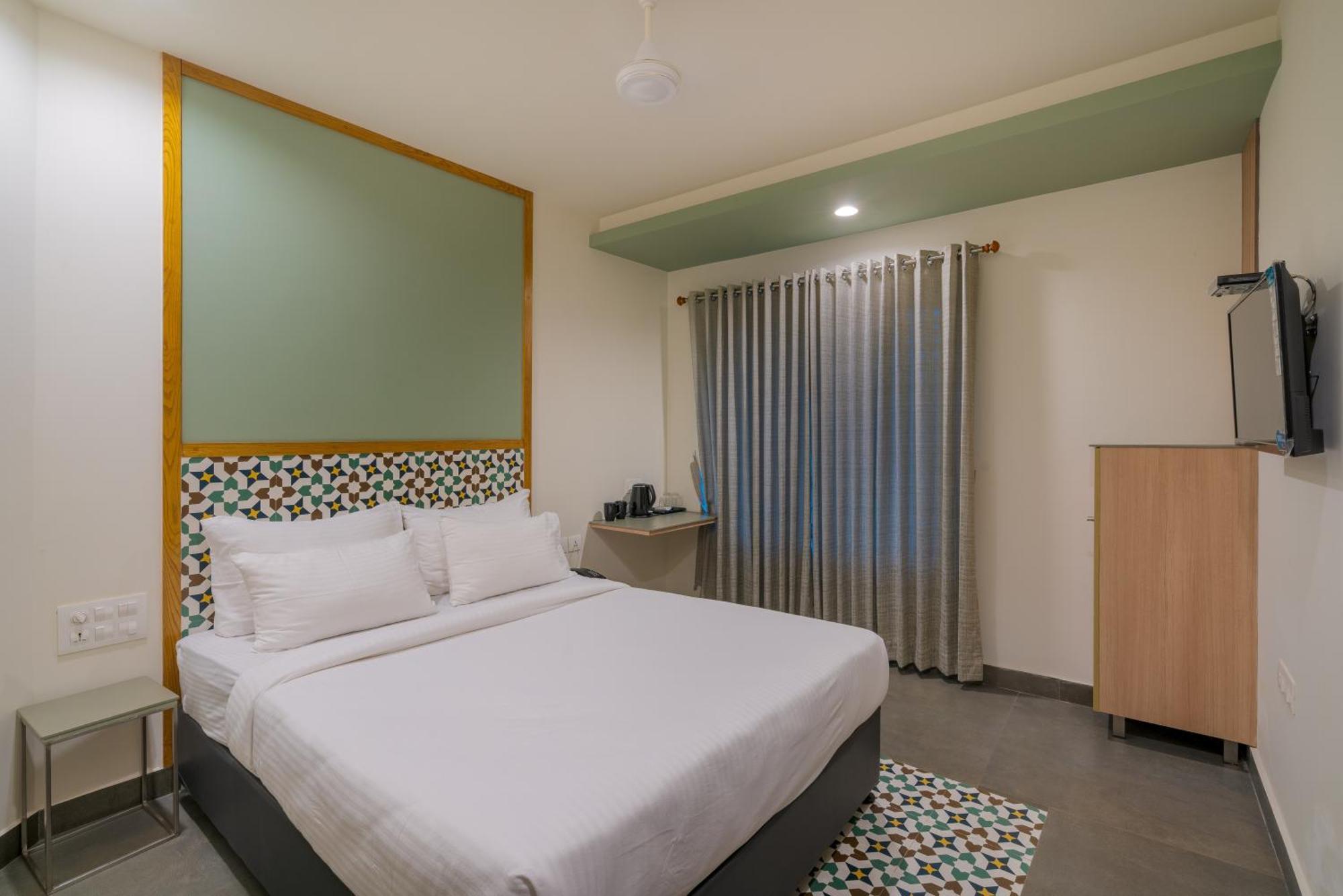 Hotel Aryaas Regent Kochi Exterior foto