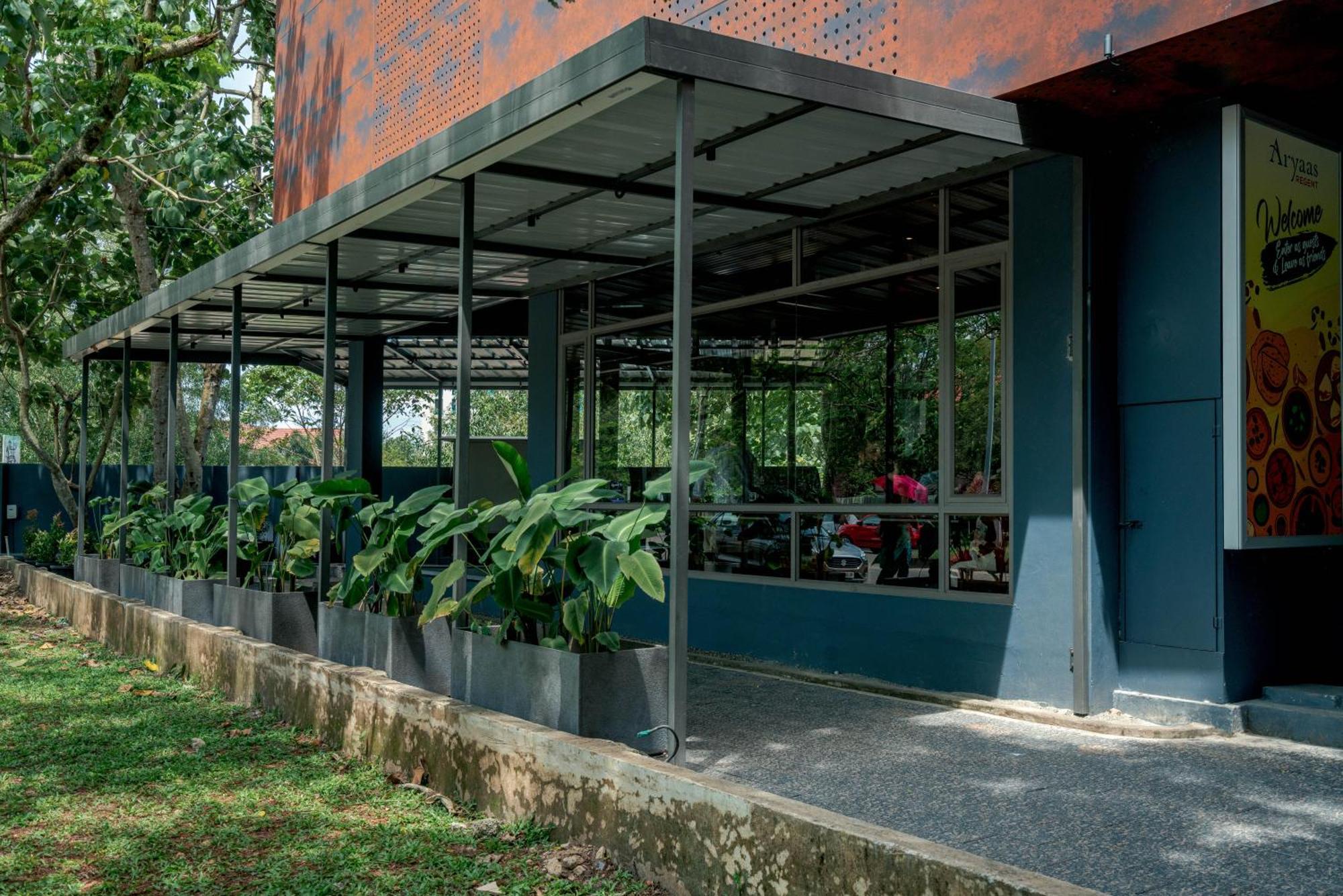 Hotel Aryaas Regent Kochi Exterior foto